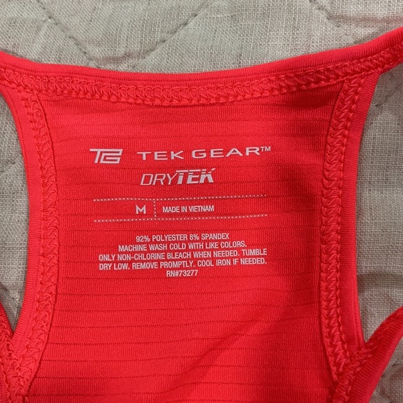 2 work out tops - Picture 4 of 7